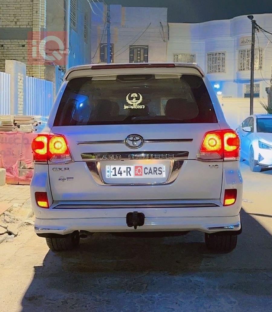 تۆیۆتا لاند کروزەر